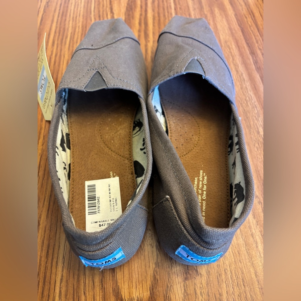 TOMS Ash Gray Classic Canvas Slip-On Shoes in women’s size 11 NWT